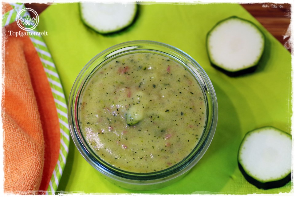 Selbst gemachter Zucchini-Kartoffel-Brei als Anfangsnahrung