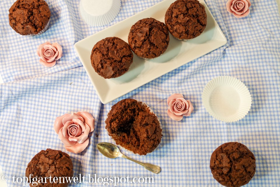 Schokomuffins mit Schokostückchen aus Cupcakes, Macarons und Petit Fours! - Topfgartenwelt