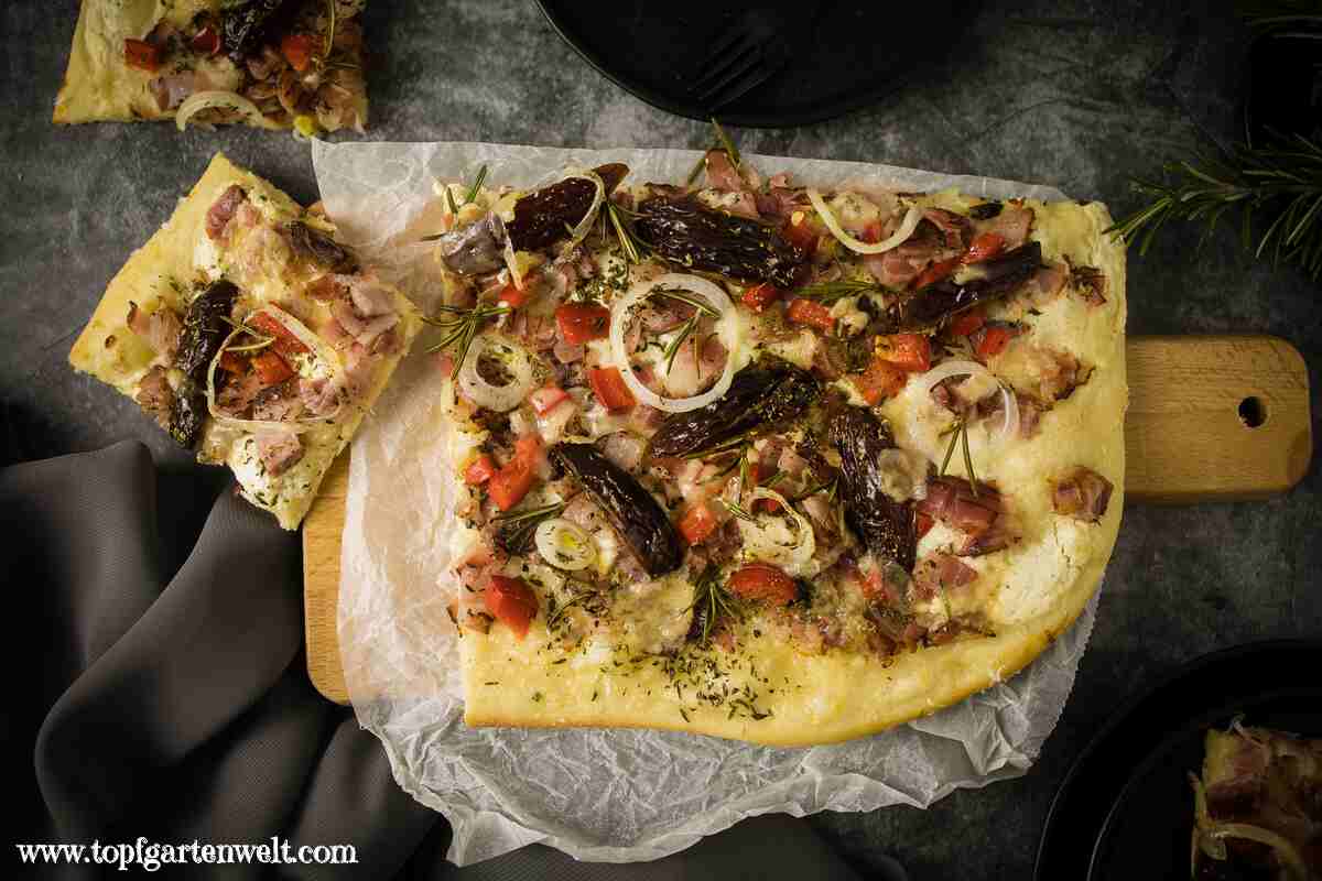 Flammkuchen mit Speck und Zwiebeln, Elsässer Art