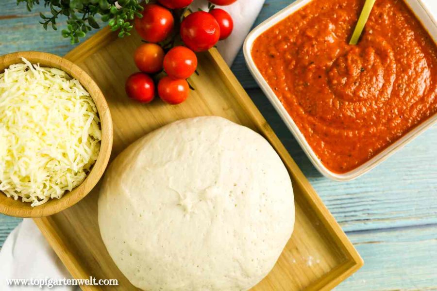 schneller Pizzateig mit Trockenhefe aus das große Italien Backbuch - Foodblog Topfgartenwelt