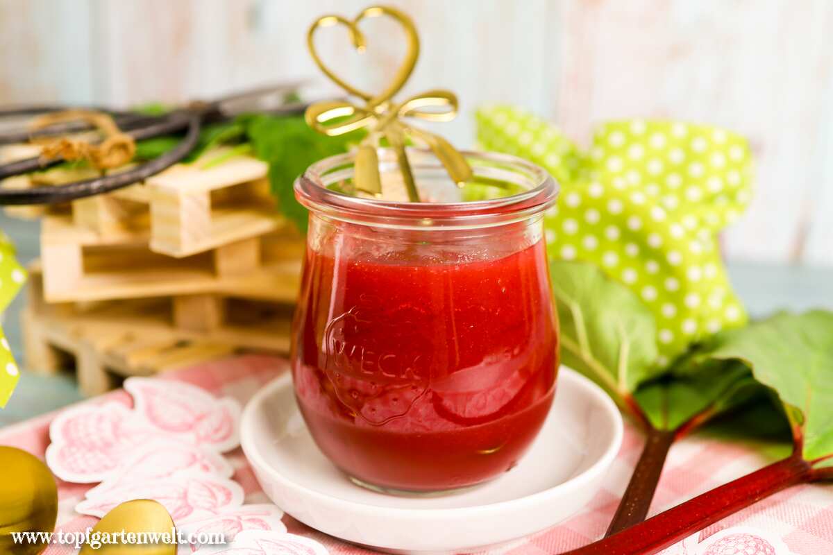 So machst Du Rhabarber-Himbeer-Marmelade ohne Kerne
