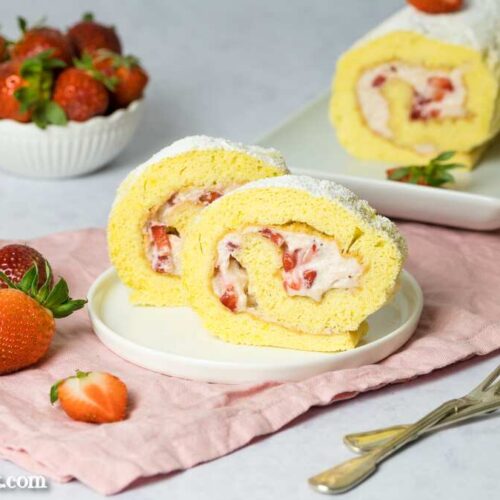 Erdbeer-Biskuitrolle, Erdbeer-Biskuitroulade - Foodblog Topfgartenwelt