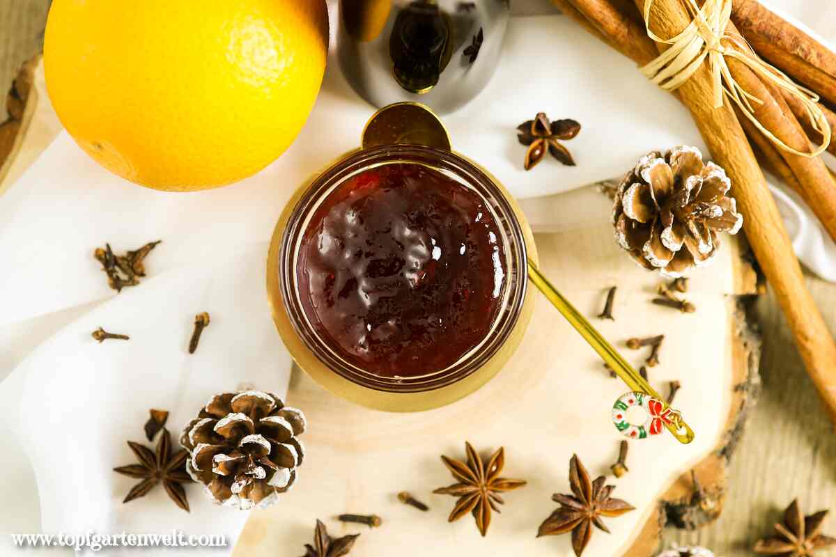 Glühweingelee mit Orangensaft und weihnachtlichen Gewürzen