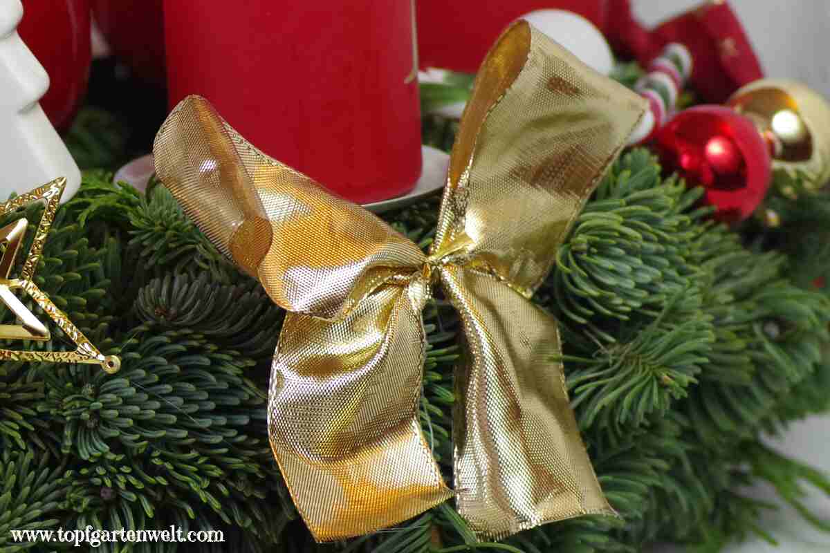 Schleifen binden Adventskranz: Anleitung