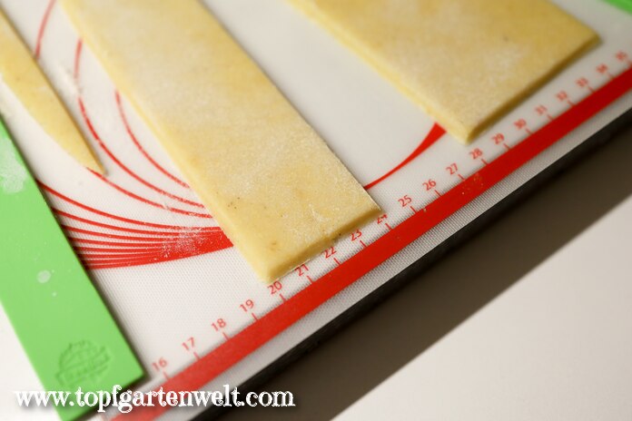 Teigbahnen für Eisenbahner Kekse schneiden - Foodblog Topfgartenwelt